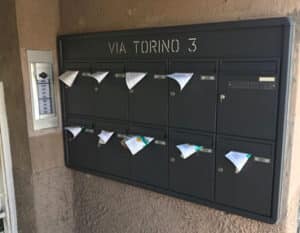 volantinaggio-onoranze-funebri-cassetta-posta-torino